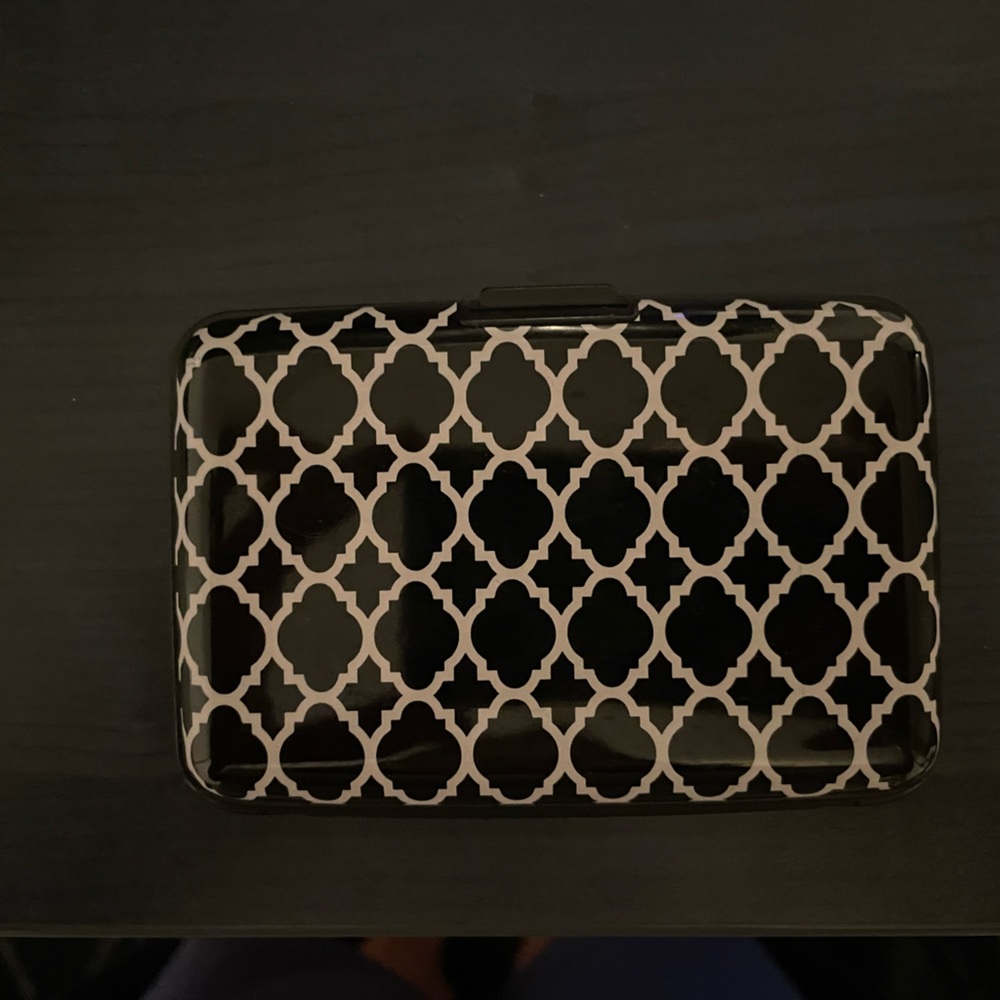 Hard Shell Wallet
